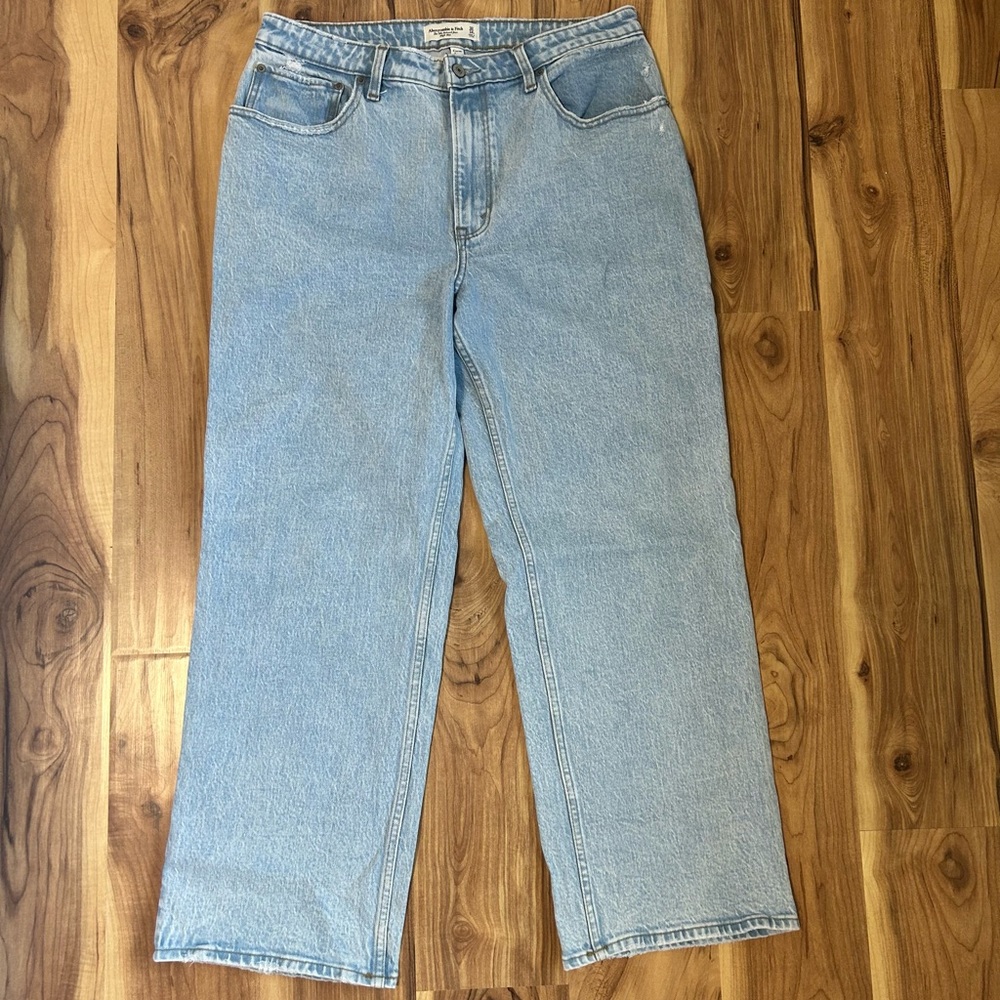 Abercrombie Curve Love High Rise 90s Relaxed Jean